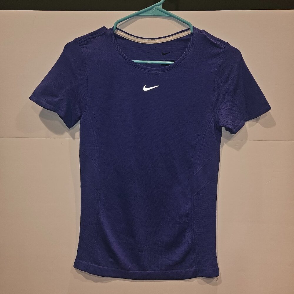 Nike Dri Fit Women's Small Short Sleeve T shirt